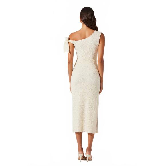 NEW ASTR emely off shoulder midi dress in cream - Picture 3 of 6